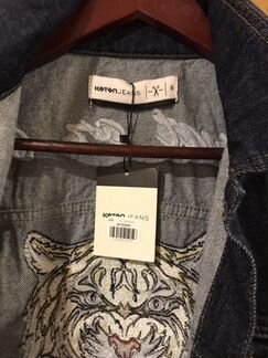 Куртка джинсовая koton с вышитым тигром на спине