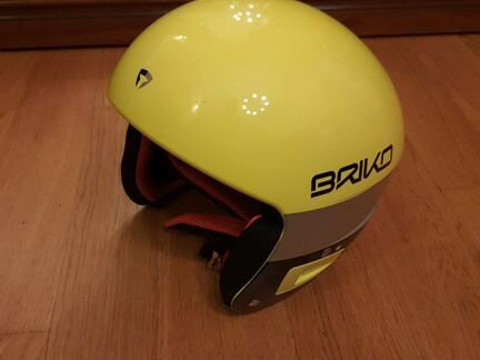 Горнолыжный шлем