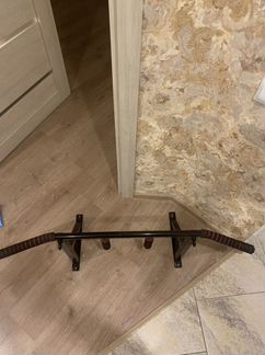 Турник на стену