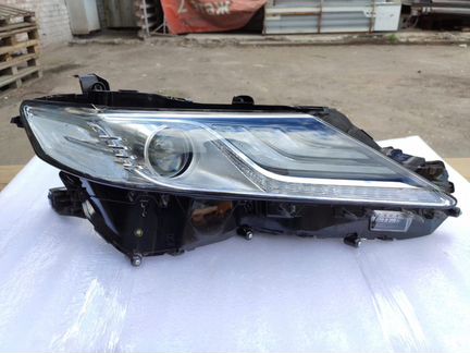 Правая фара Toyota Camry 70 оригинал в сборе