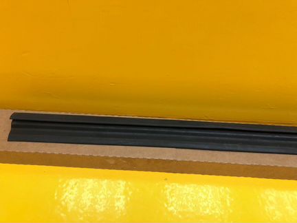 Уплотнитель двери передний левый Nissan Murano Z52