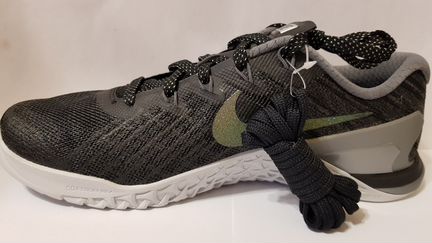 W nike metcon 3 mtlc 922880 001 us 8