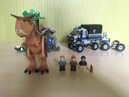 Lego 75929 побег в гиросфере от Карнотавра