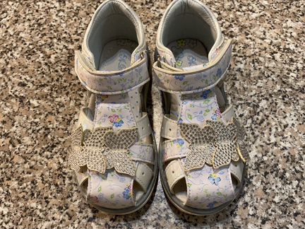 Сандалии р. 26