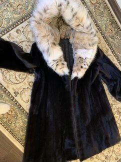 Шуба норковая с капюшоном из рыси