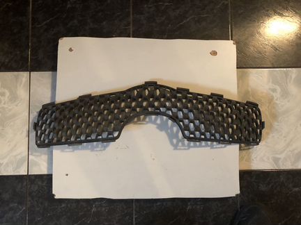 Решетка радиатора Ярис 1