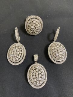 Комплект из золота с бриллиантами