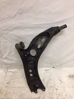 Рычаг правый передний нижний Шкода Октавия а5