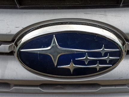 Эмблема решётка радиатор Subaru Legacy Outback B15