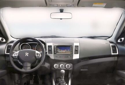 Вставка в панель (подушка-торпедо) на Peugeot 4007