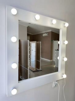 Гримерное зеркало 80/80 с лампочками