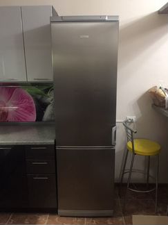 Холодильник и микроволновка комплект